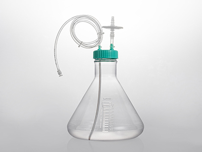 瓶盖采用注塑一体式连接，降低泄露、残留的风险